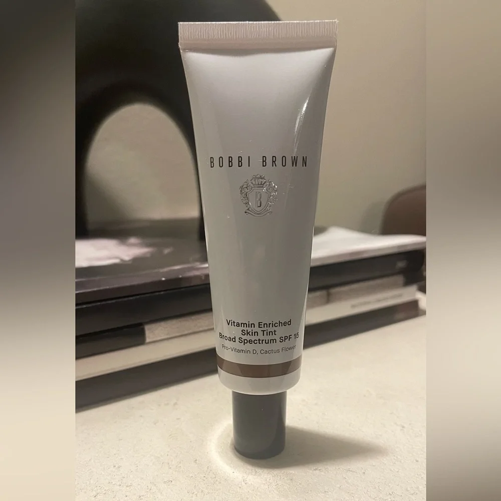 Bobbi Brown Vitamin Enriched Hydrating Skin Tint SPF 15 Hyaluronic Acid